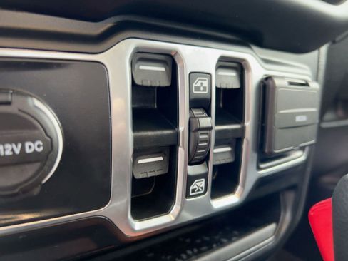 Used 2023 Jeep Gladiator Sport image 20