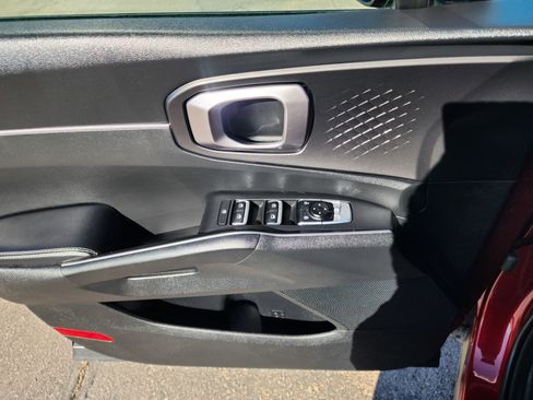 Used 2021 Kia Sorento LX image 18