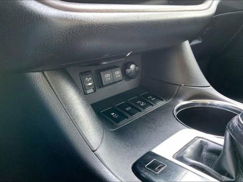 Used 2019 Toyota Highlander XLE image 34