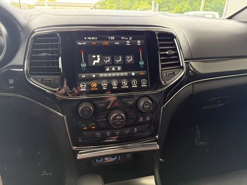 Used 2019 Jeep Grand Cherokee Overland AWD/4WD image 38