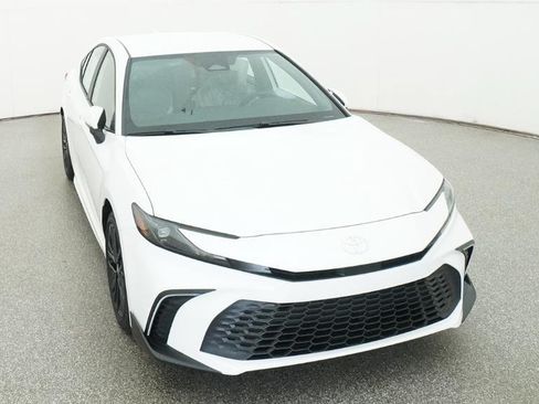 Used 2026 Toyota Camry SE FWD image 34