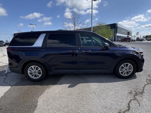 Used 2024 Kia Carnival LX FWD image 6