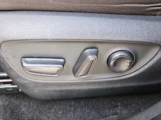 Used 2025 Toyota RAV4 XLE FWD image 15