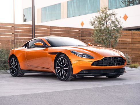 Used 2018 Aston Martin DB11 Coupe image 5