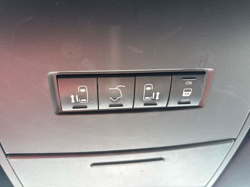 Used 2020 Dodge Grand Caravan SXT FWD image 19