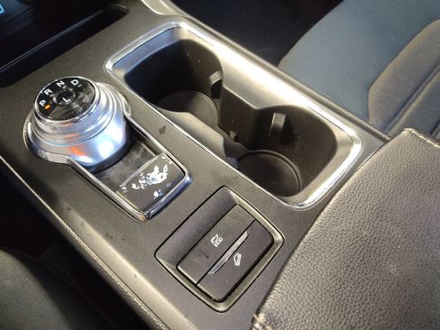 Used 2020 Ford Fusion SE FWD image 26