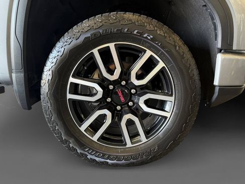 Used 2025 GMC Sierra 1500 AT4 w/ AT4 Premium Package AWD/4WD image 8
