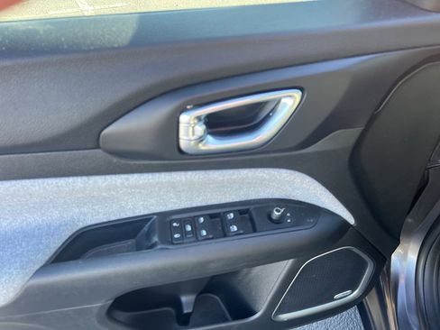 Used 2022 Jeep Compass Latitude w/ Sun and Sound Group image 10