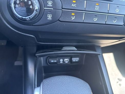 Used 2020 Kia Sorento LX image 16