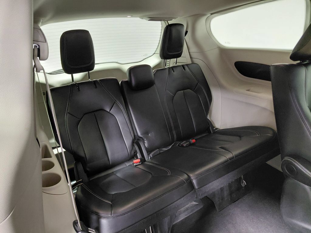 Certified 2024 Chrysler Pacifica Limited FWD image 21