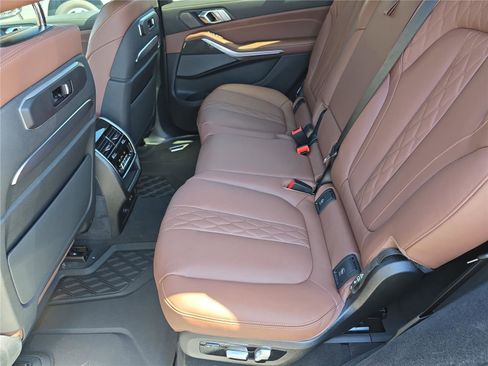 New 2026 BMW X7 M60i image 16