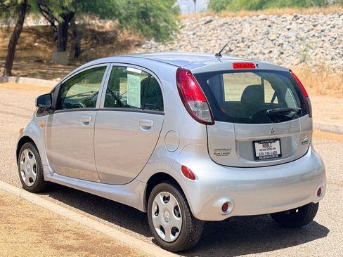 Used 2012 Mitsubishi i SE RWD image 3