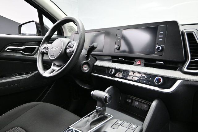 Used 2025 Kia Sportage LX AWD/4WD image 15