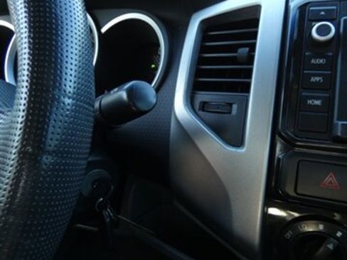 Used 2014 Toyota Tacoma PreRunner w/ SR5 Package image 28