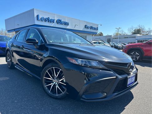 Used 2023 Toyota Camry SE w/ Cold Weather Package AWD/4WD image 2