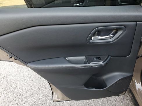Certified 2025 Nissan Rogue SV AWD/4WD image 9