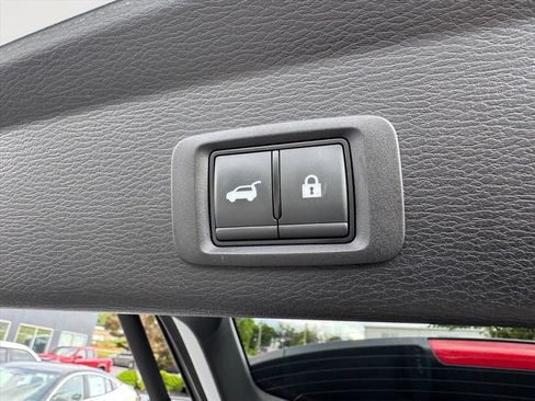 Used 2024 Mitsubishi Outlander SE Black Edition FWD image 11