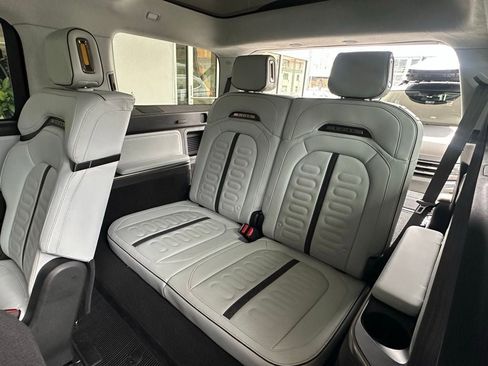 Used 2025 Rivian R1S Adventure image 10