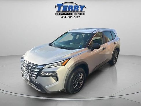 Used 2024 Nissan Rogue S AWD/4WD image 3