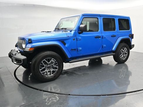 Used 2025 Jeep Wrangler Unlimited Sahara AWD/4WD image 4
