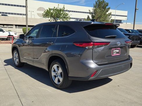 Used 2023 Toyota Highlander LE FWD image 8