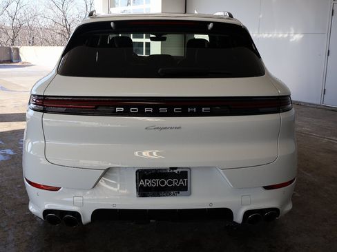 New 2025 Porsche Cayenne image 7