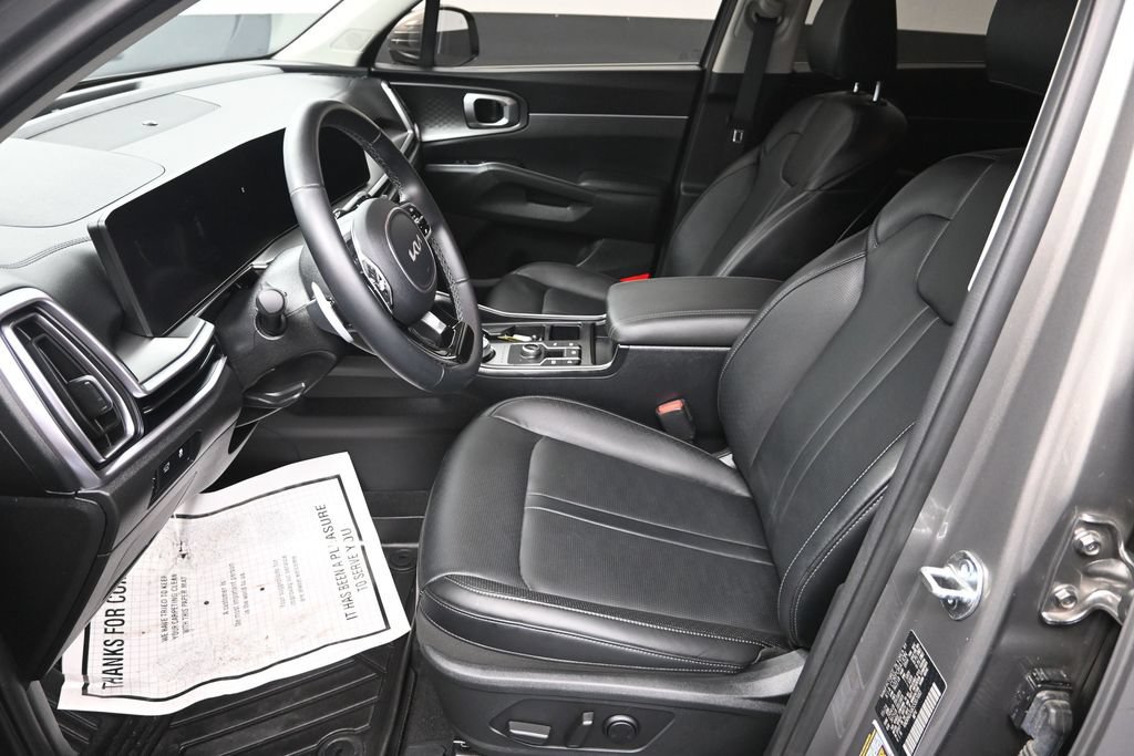 Used 2025 Kia Sorento EX AWD/4WD image 13