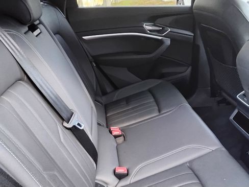Used 2023 Audi e-tron Premium Plus w/ Premium Plus Package image 25