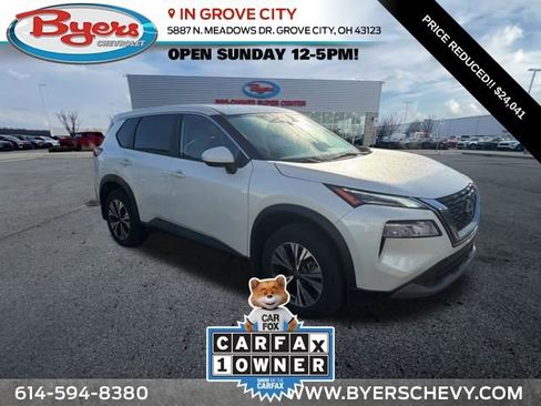 Used 2023 Nissan Rogue SV image 1