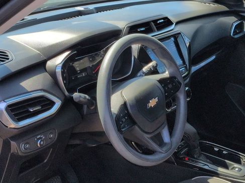 Used 2023 Chevrolet TrailBlazer LT w/ Convenience Package FWD image 10