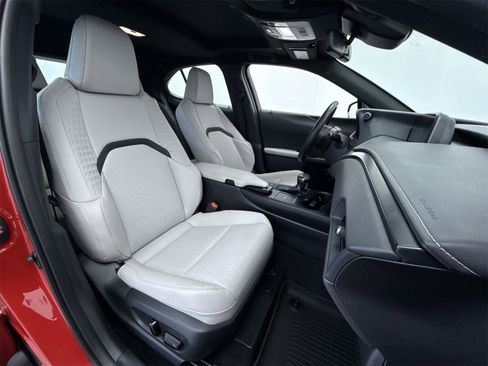 Used 2022 Lexus UX 200 image 13