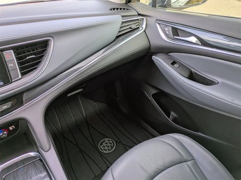 Used 2019 Buick Enclave Essence image 18
