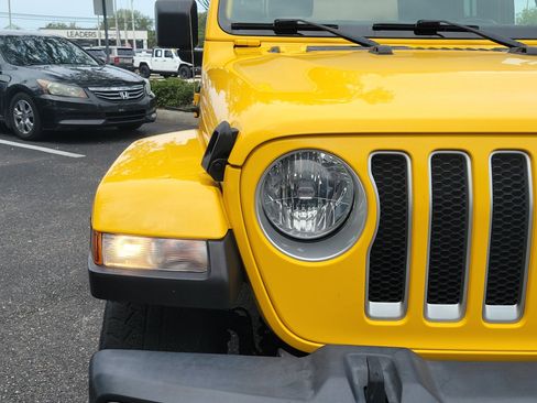 Used 2018 Jeep Wrangler Unlimited Sahara AWD/4WD image 7