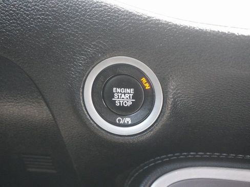 Used 2022 Dodge Challenger SXT image 16