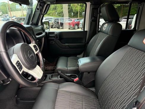 Used 2012 Jeep Wrangler Unlimited Sahara AWD/4WD image 20