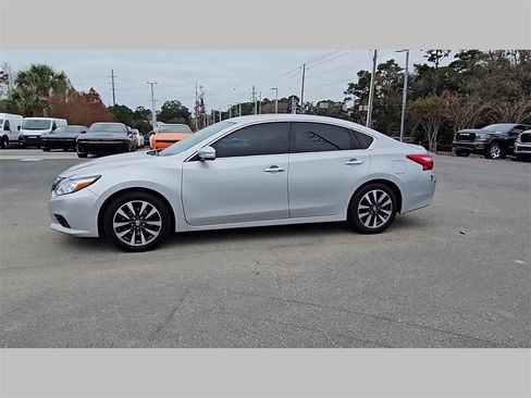 Used 2017 Nissan Altima 2.5 SL w/ Moonroof Package image 28