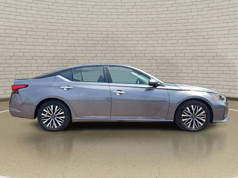 Used 2023 Nissan Altima 2.5 SV FWD image 4