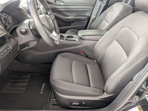 Used 2025 Nissan Altima 2.5 SV FWD image 12