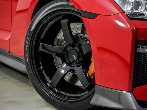 Used 2018 Nissan GT-R Premium AWD/4WD image 4