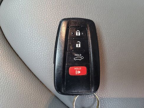 Used 2022 Toyota Highlander XLE image 32