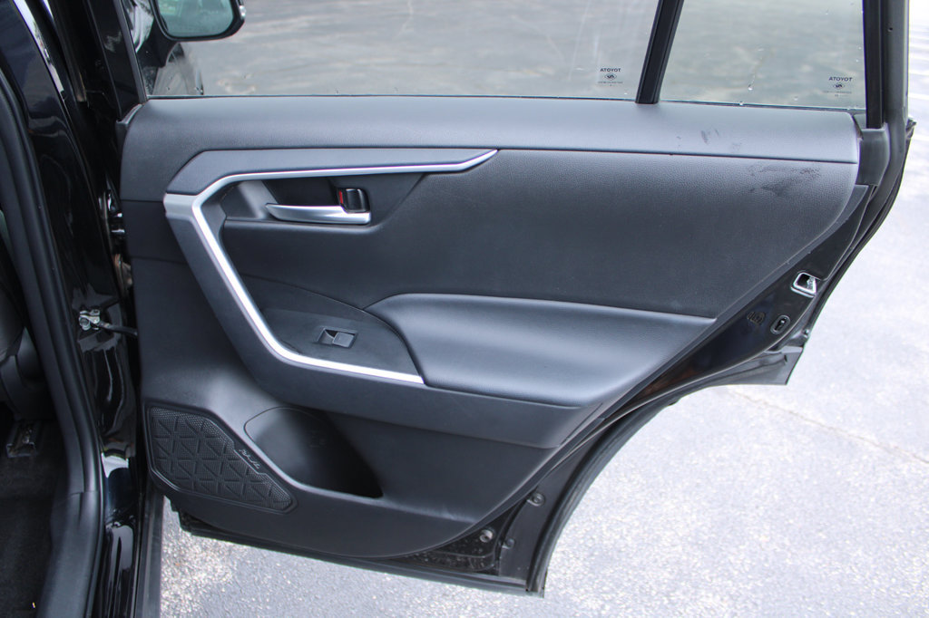 Used 2025 Toyota RAV4 XLE AWD/4WD image 18