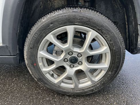 Used 2025 Jeep Compass Limited image 30