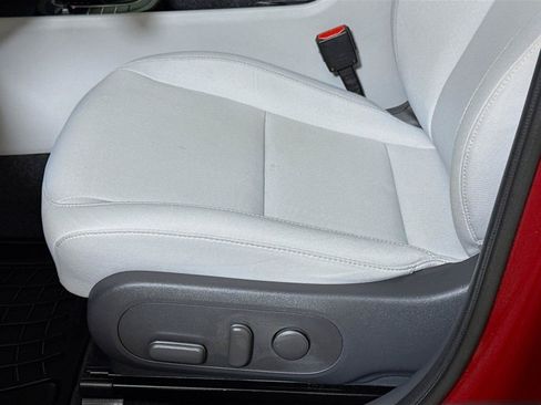 Used 2025 Hyundai Kona SEL FWD image 16