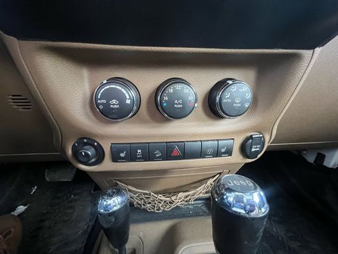 Used 2014 Jeep Wrangler Unlimited Rubicon w/ Dual Top Group image 16