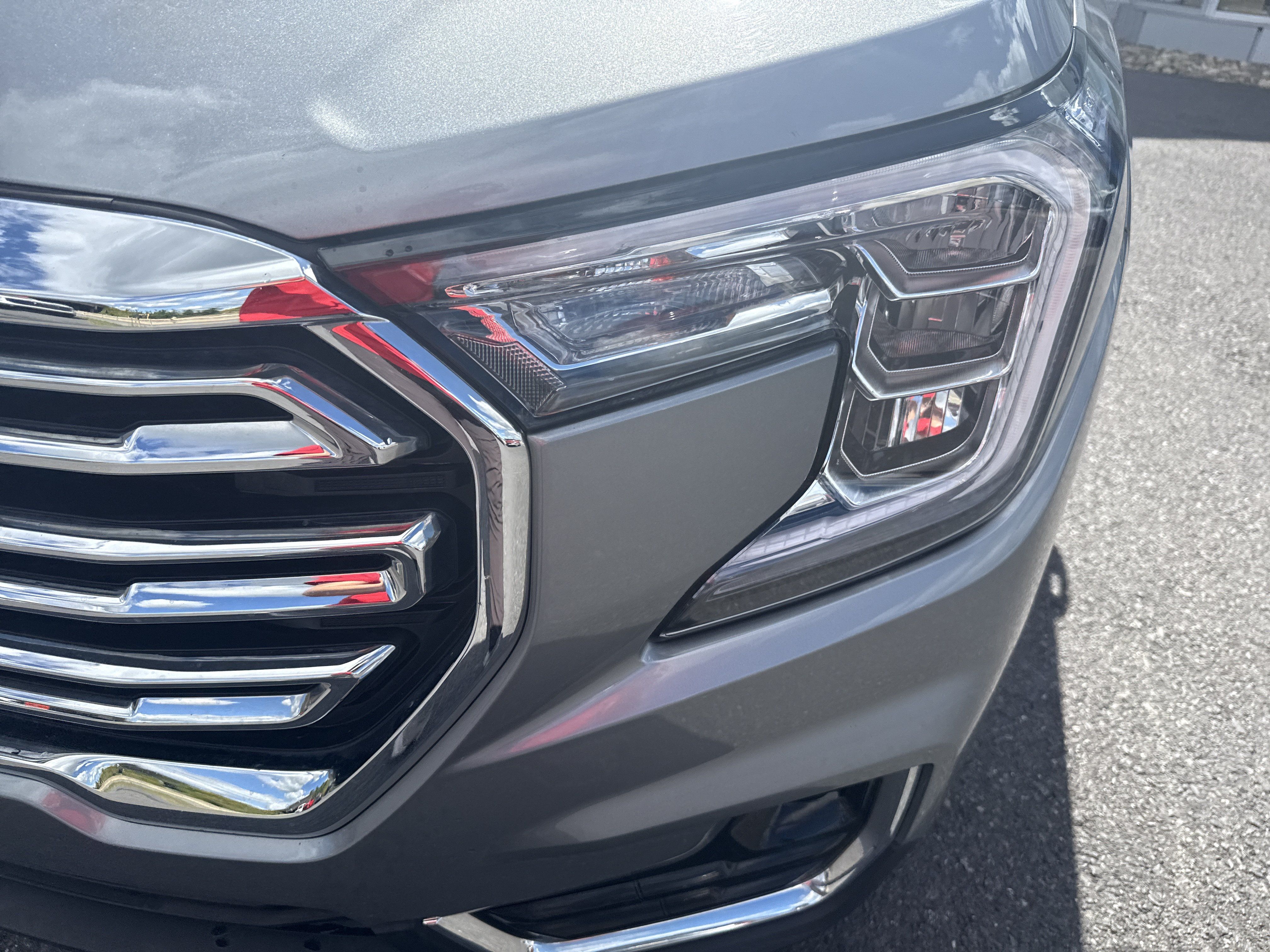 Used 2024 GMC Terrain SLT AWD/4WD image 9