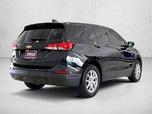 Used 2023 Chevrolet Equinox LS w/ LS Convenience Package FWD image 2