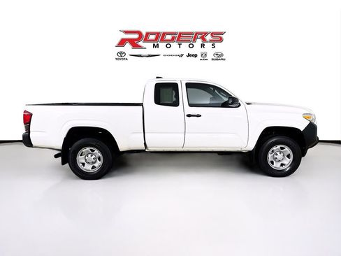 Certified 2022 Toyota Tacoma SR image 8