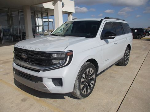 New 2026 Ford Expedition Platinum w/ Driver's Package image 2