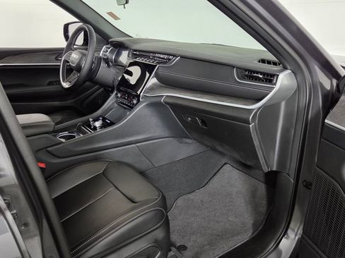 New 2025 Jeep Grand Cherokee Limited w/ Black Appearance Package image 37