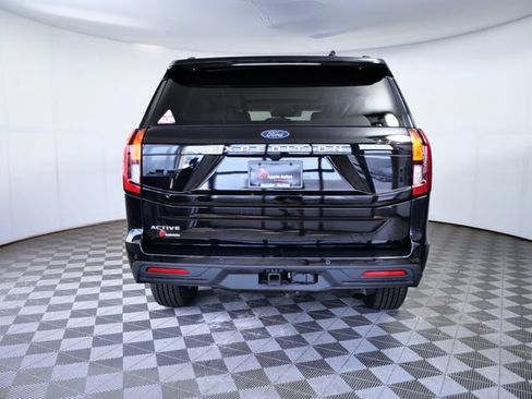 Used 2025 Ford Expedition Active AWD/4WD image 5